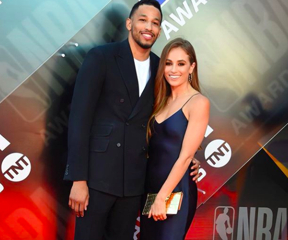 体现她在W 体现她在W